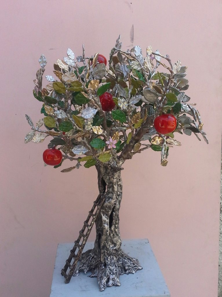 APPLE TREE